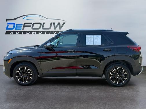 Mosaic Black Metallic 2023 Chevrolet Trailblazer LT