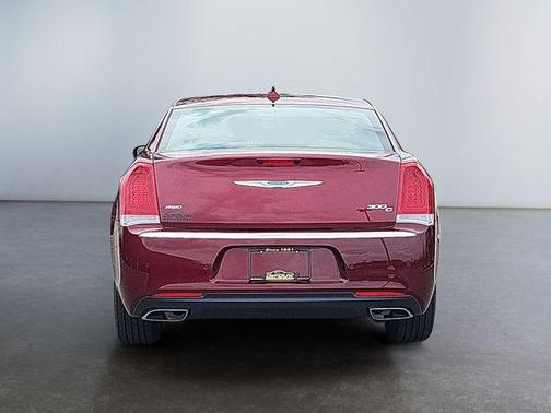 2017 Chrysler 300C Platinum