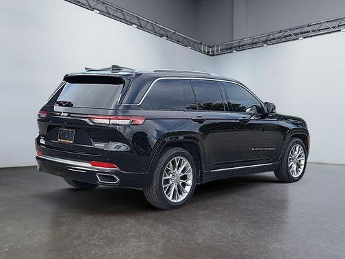 2023 Jeep Grand Cherokee Summit