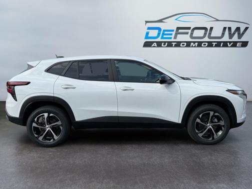 Summit White 2026 Chevrolet Trax FWD 1RS