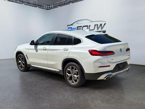 2023 BMW X4 xDrive30i