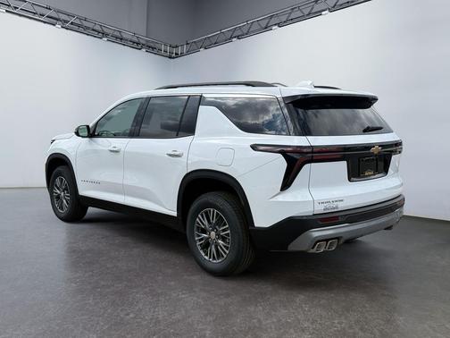Summit White 2026 Chevrolet Traverse LT