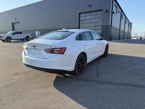 Summit White 2024 Chevrolet Malibu 1LT