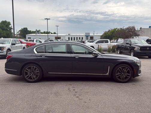 Dark Graphite Metallic 2022 BMW 750 i xDrive