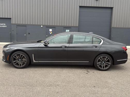 Dark Graphite Metallic 2022 BMW 750 i xDrive