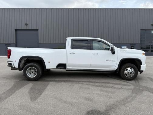Summit White 2022 Chevrolet Silverado 3500 High Country