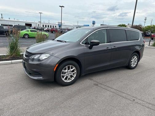 2020 Chrysler Voyager LX