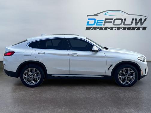 Mineral White Metallic 2022 BMW X4 xDrive30i