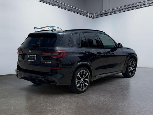 2022 BMW X5 M50i