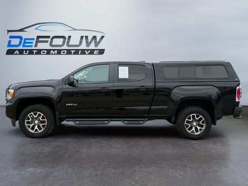 Onyx Black 2022 GMC Canyon AT4
