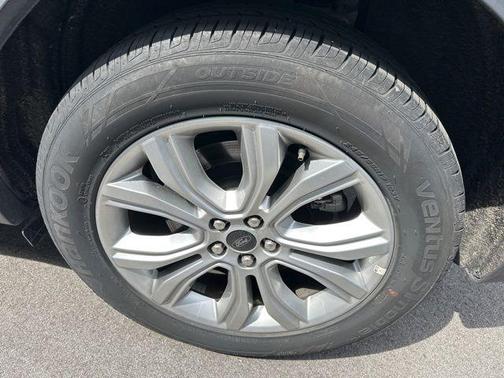 2023 Ford Edge Titanium