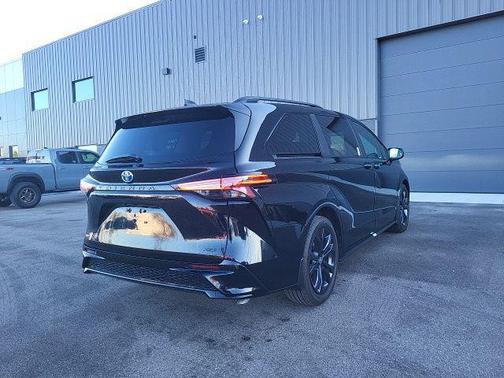 2025 Toyota Sienna XSE 7 Passenger