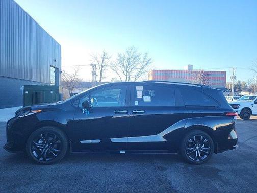 2025 Toyota Sienna XSE 7 Passenger