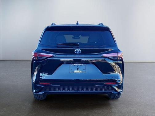 2025 Toyota Sienna XSE 7 Passenger