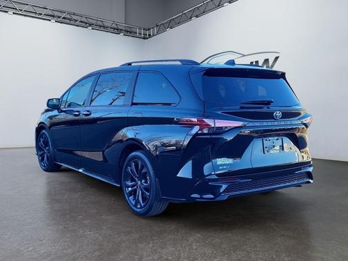2025 Toyota Sienna XSE 7 Passenger