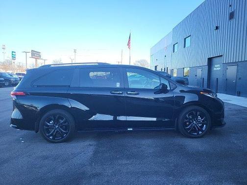 2025 Toyota Sienna XSE 7 Passenger