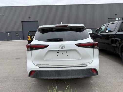 Wind Chill Pearl 2025 Toyota Highlander XLE
