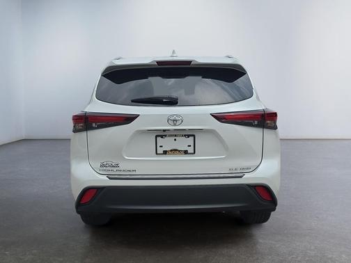 Wind Chill Pearl 2025 Toyota Highlander LE