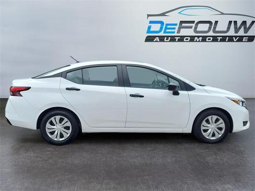 2023 Nissan Versa 1.6 S