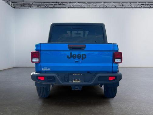2022 Jeep Gladiator Sport S