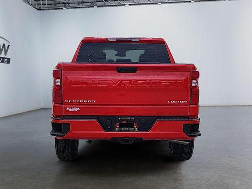2025 Chevrolet Silverado 1500 Custom