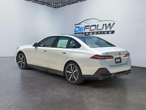 2026 BMW 550e 550e xDrive