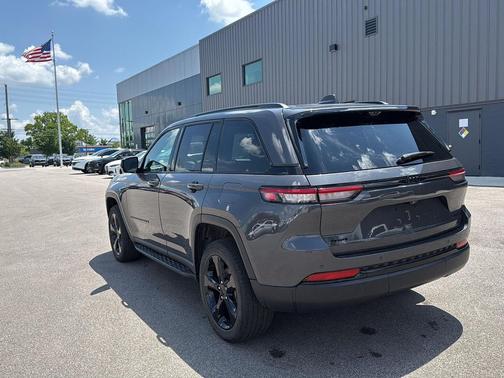 Baltic Grey Metallic 2024 Jeep Grand Cherokee Limited