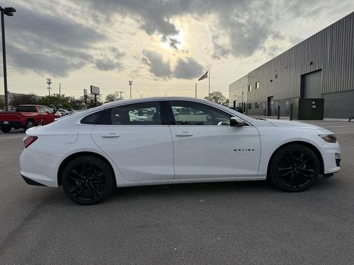 Summit White 2024 Chevrolet Malibu 1LT
