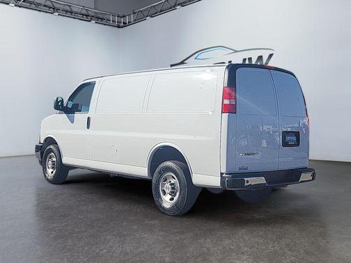2024 Chevrolet Express 2500 RWD 2500 Regular Wheelbase WT
