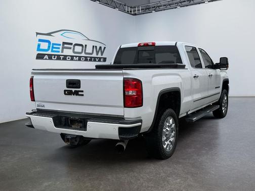 White Frost Tricoat 2018 GMC Sierra 2500 Denali