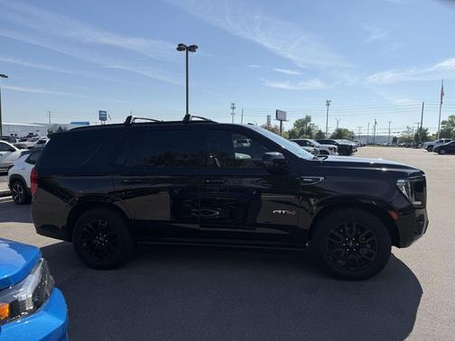 Onyx Black 2023 GMC Yukon 4WD AT4