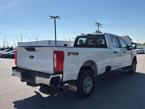 Oxford White 2024 Ford F-250 XL