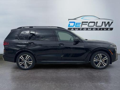 2025 BMW X7 M60i