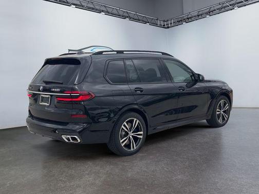 2025 BMW X7 M60i