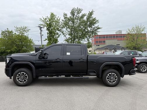 Onyx Black 2024 GMC Sierra 2500 SLT