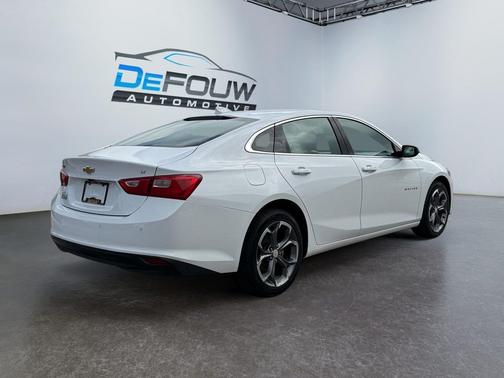 Summit White 2024 Chevrolet Malibu 1LT