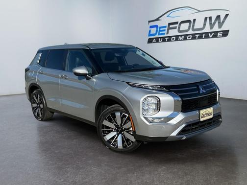 Alloy Silver Metallic 2025 Mitsubishi Outlander SE 2.5 2WD