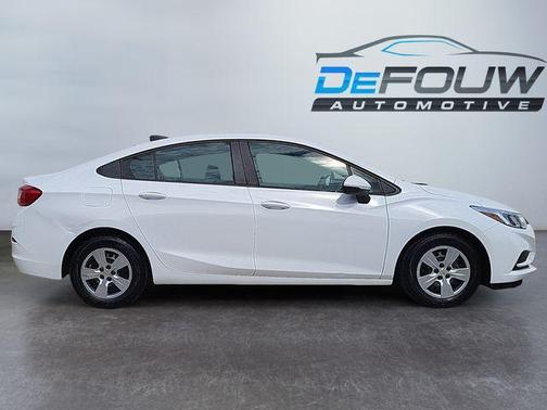 2018 Chevrolet Cruze LS