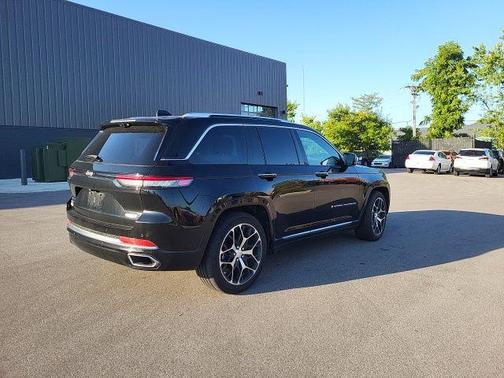 2023 Jeep Grand Cherokee Summit
