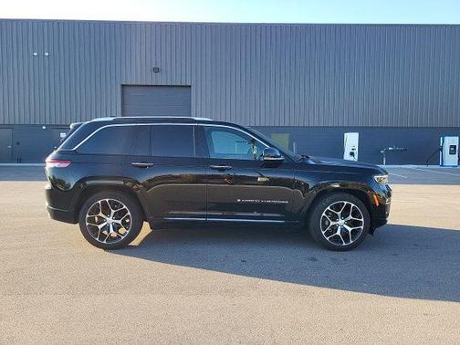 2023 Jeep Grand Cherokee Summit