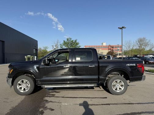 Agate Black 2025 Ford F-150 XLT