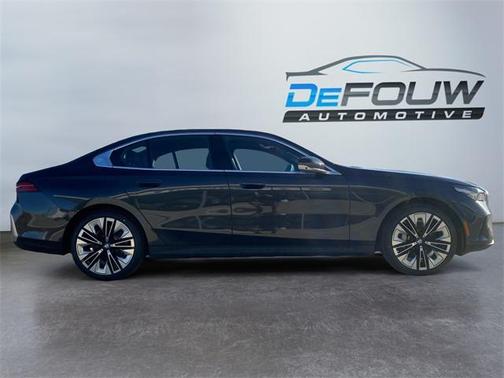 2025 BMW 530 i xDrive