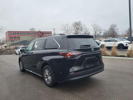 2025 Toyota Sienna XSE 7 Passenger