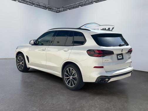 Mineral White Metallic 2026 BMW X5 M60i