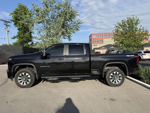 Mosaic Black Metallic 2022 Chevrolet Silverado 2500 Custom