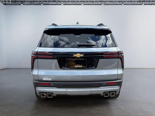Sterling Gray Metallic 2026 Chevrolet Traverse LT