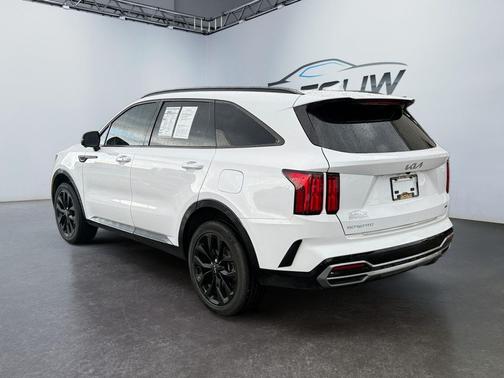 Glacial White Pearl 2023 Kia Sorento SX