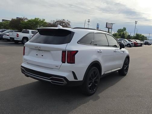 Glacial White Pearl 2023 Kia Sorento SX