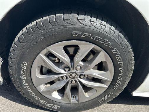 2022 Toyota Sienna LE