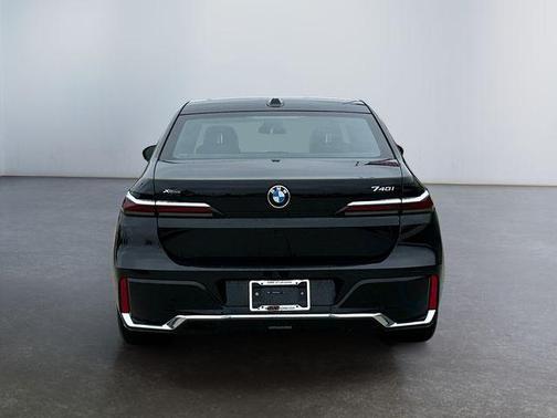2025 BMW 740 i xDrive